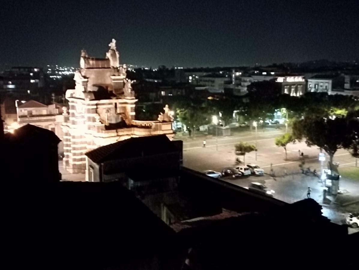 La Fenice Catánia Buitenkant foto